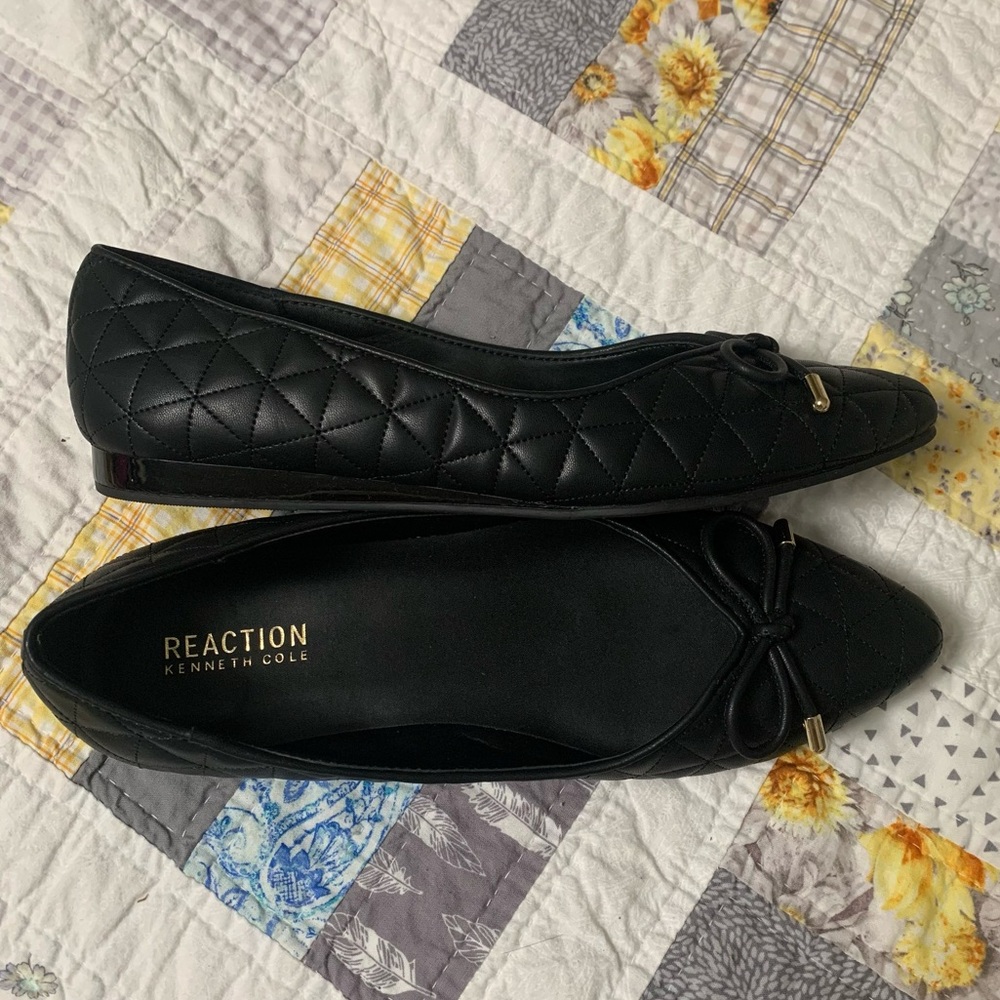Like New Black Reaction Kenneth Cole Flats Size 8